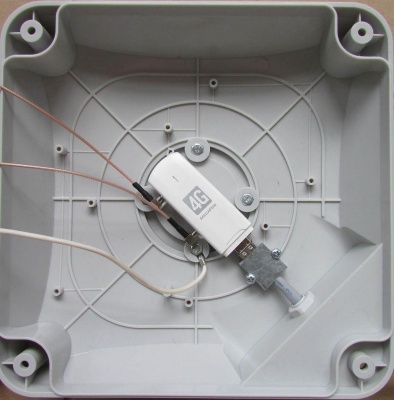 Антэкс AX-2014P MIMO 2x2 UNIBOX панельная антенна с боксом Антэкс AX-2014P MIMO 2x2 UNIBOX панельная антенна с боксом